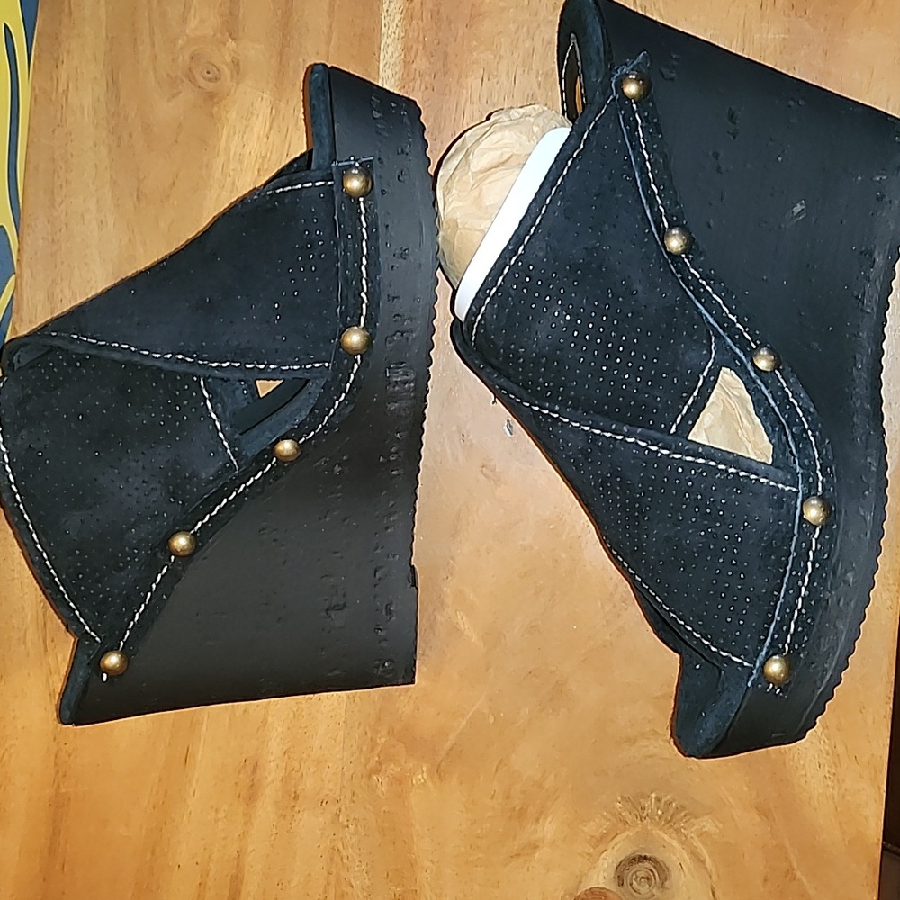 Sbicca Declan Black Suede Wedge NWT size 9